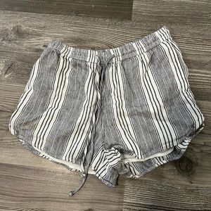 HOLLISTER HIGH WAISTED SHORTS